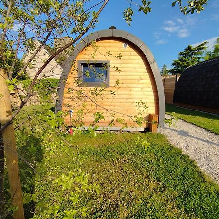 Le Domaine De Pivette Chambre Climatisee Et Insolite Avec Terrasse Privative 阿夫朗什 外观 照片