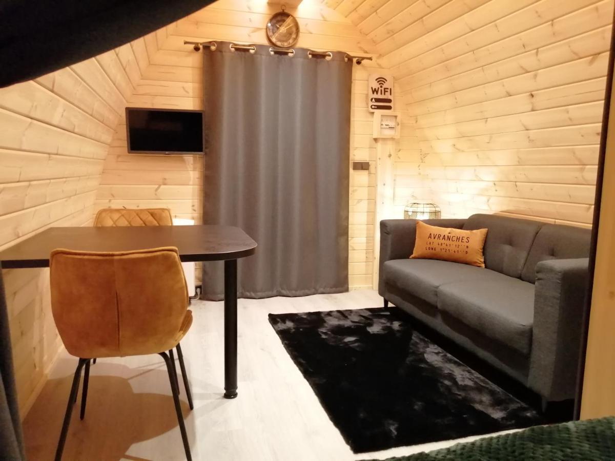 Le Domaine De Pivette Chambre Climatisee Et Insolite Avec Terrasse Privative 阿夫朗什 外观 照片